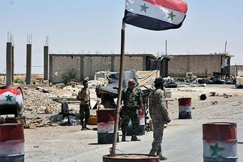 soldados sirios Terroristas entregan sus armas al ejército sirio en Bousra al Sham